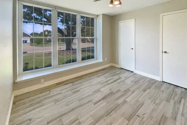 Building Photo - 8017 Spinnaker Cove