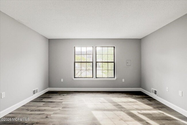 Building Photo - 306 Larkspur Ln