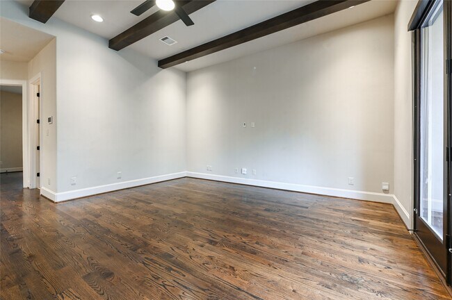 Building Photo - 307 Snover St