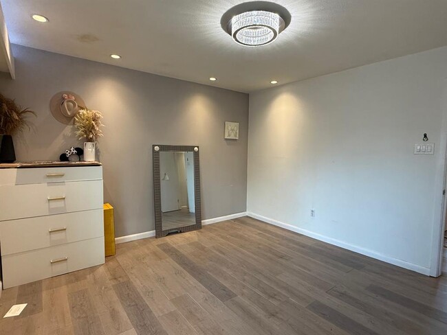 Building Photo - 8211 Katy Fwy