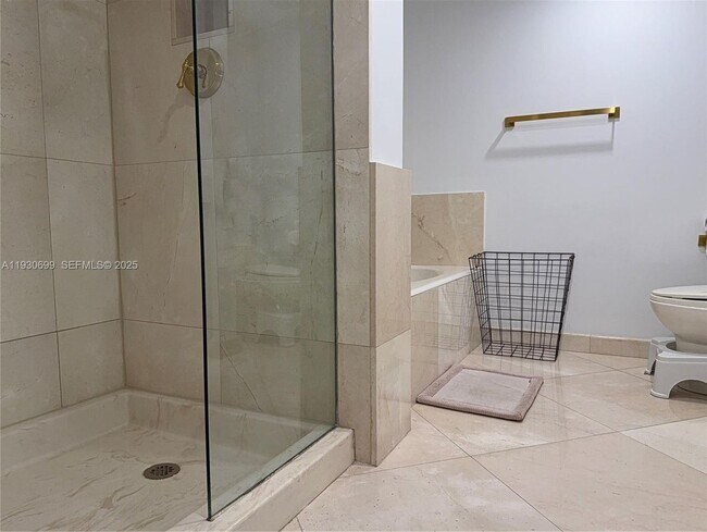 Building Photo - 3610 Yacht Club Dr