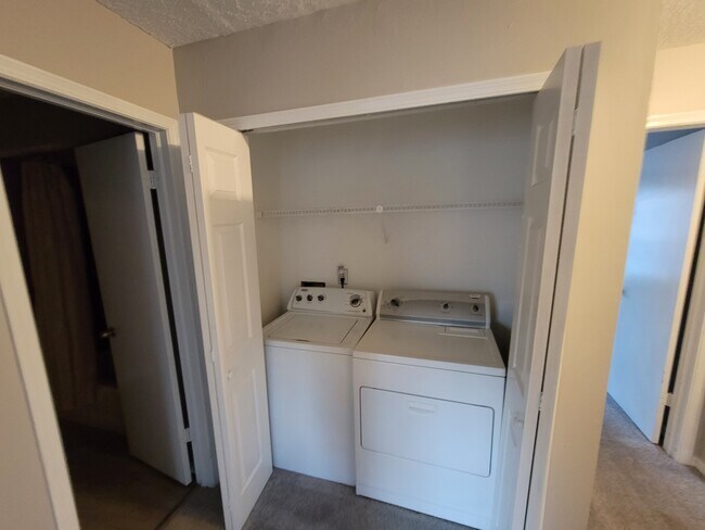 Building Photo - 5544 Cabot Dr N