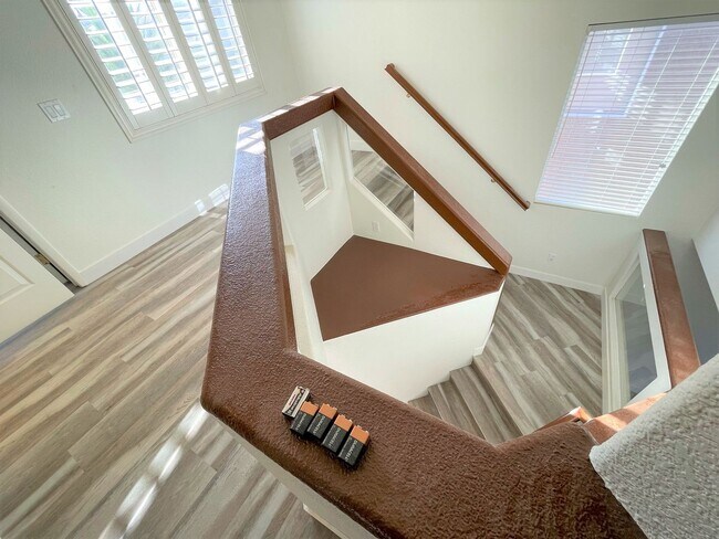 Building Photo - Two Oversized Rooms is what you looking for!
