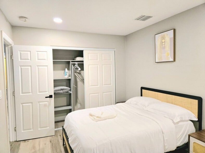 Building Photo - 451 E Lincoln Ave