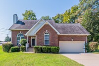 Building Photo - Beautiful Home in Hendersonville!