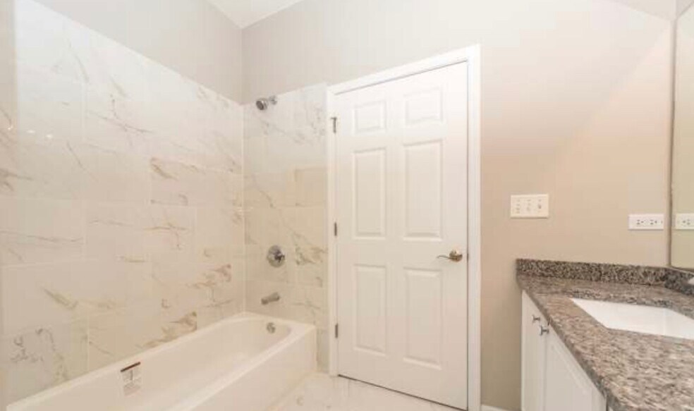 Building Photo - 2524 W Flournoy St