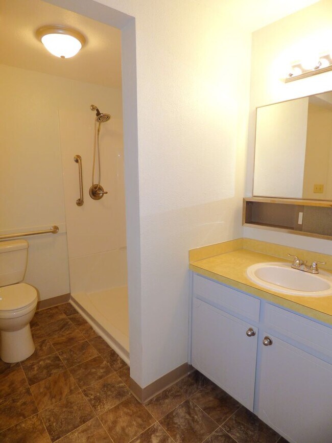 Building Photo - Cumjul05 - 1053-1055 Lansford Dr SE