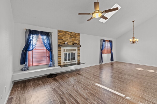 Building Photo - 1012 Danbury Cir