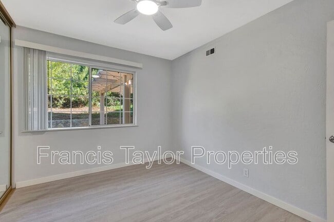 Building Photo - 16303 Avenida Florencia