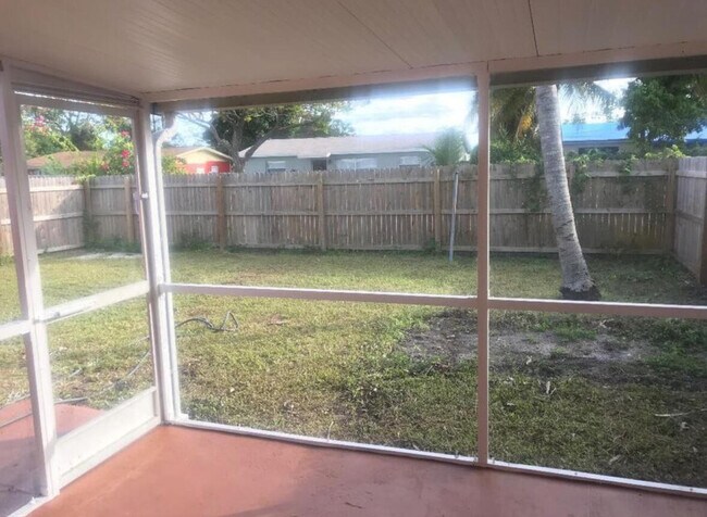 Building Photo - 3556 William St