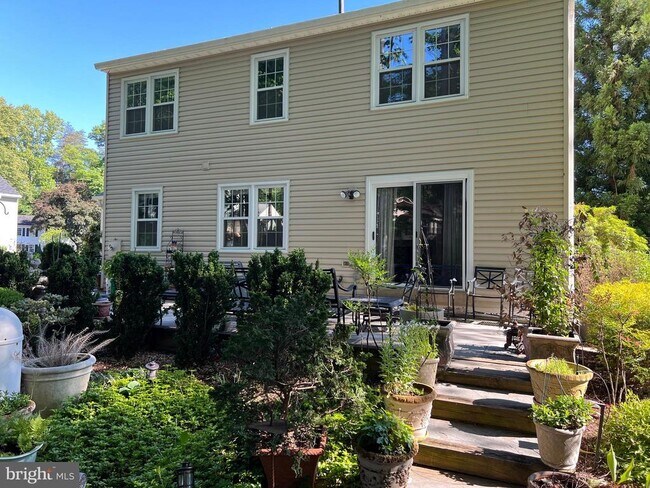 Building Photo - 9502 Tregaron Pl