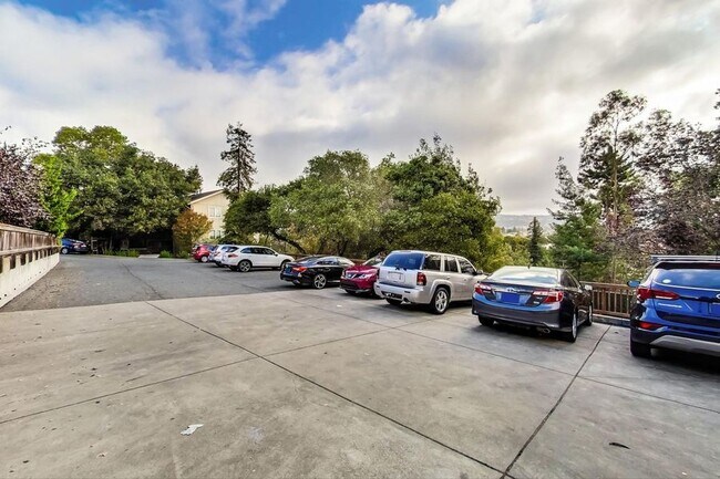 Building Photo - 1803 Sausal St