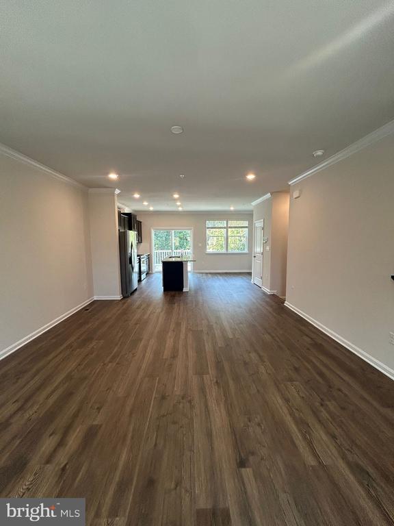 Building Photo - 5042 Silver Oak Dr