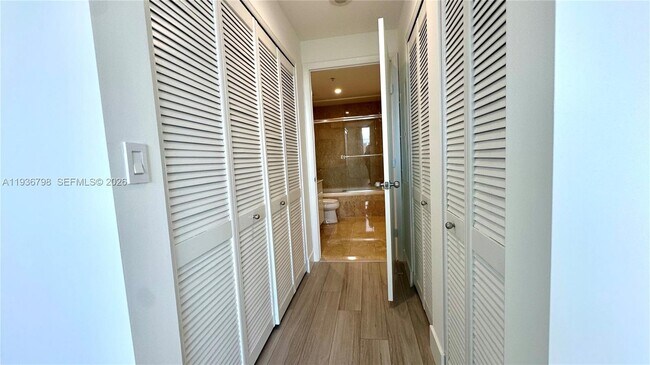 Building Photo - 801 Brickell Key Blvd