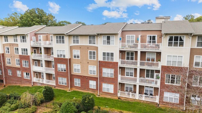 Building Photo - 1000 E Woodlawn Rd