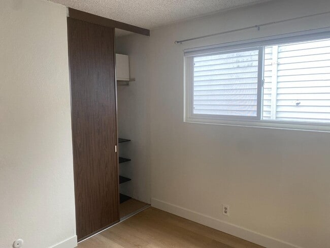 Building Photo - 81 Camelot Ct