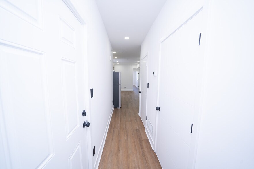 Building Photo - 4927 Catharine St