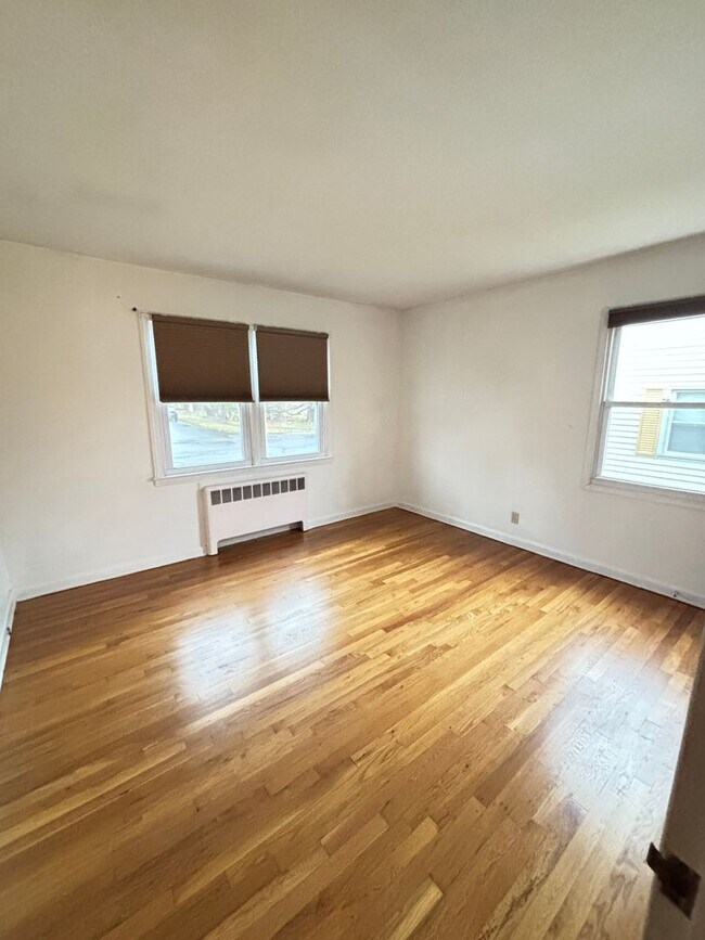 Building Photo - 4br Home for rent in Bethlehem PA