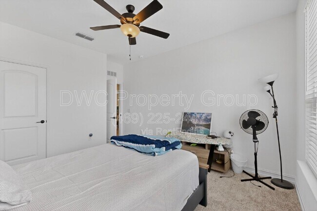 Building Photo - 1837 Whispering Pnes Dr