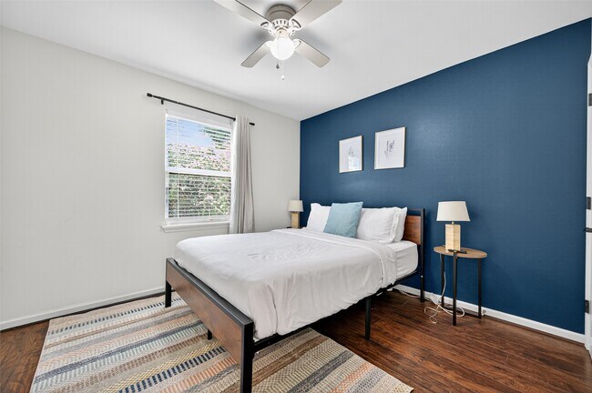 Primary Photo - 2212 Rosewood St