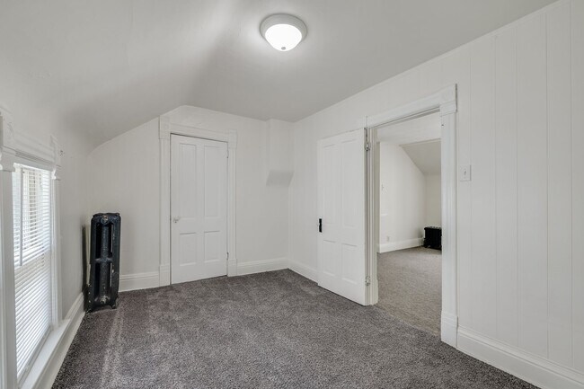 Building Photo - 30 Olcott St