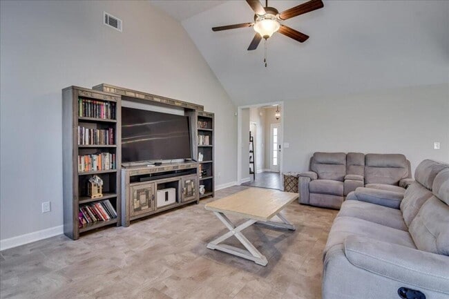 Building Photo - 934 Mulford Lp