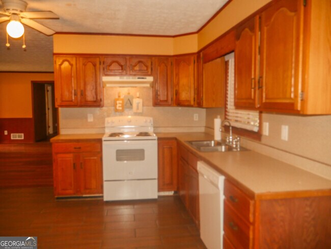 Building Photo - 6451 Edenfield Dr