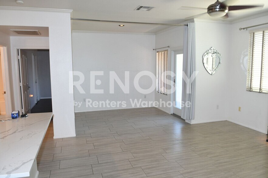 Building Photo - 16013 S Desert Foothills Pkwy