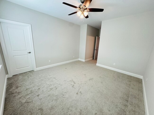 Building Photo - 3BR/3.5BA Townhome in The Crossing at Oxfo...