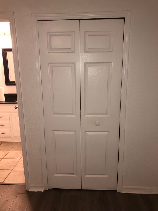 Building Photo - 8939 Latrec Ave