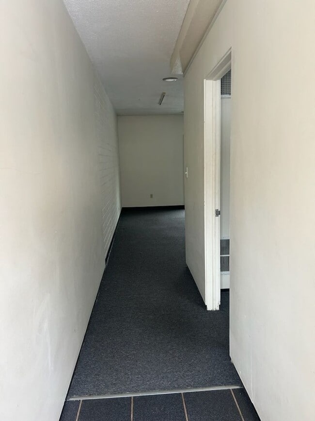 Building Photo - 1 bedroom, 1 bath apartment