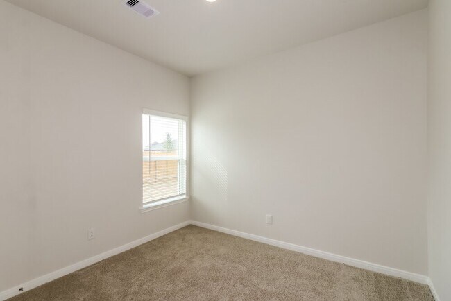 Building Photo - 401 Polly Grv Dr