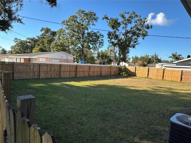 Building Photo - 2521 Lorraine St