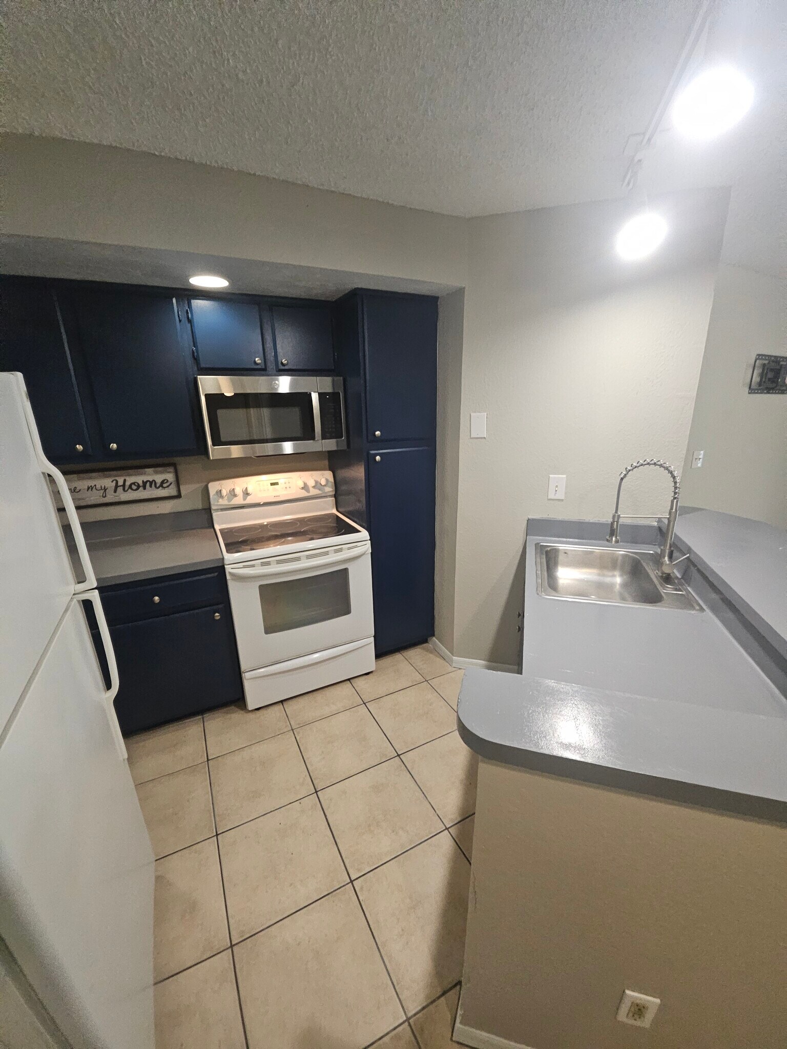 Building Photo - 4658 Commander Dr