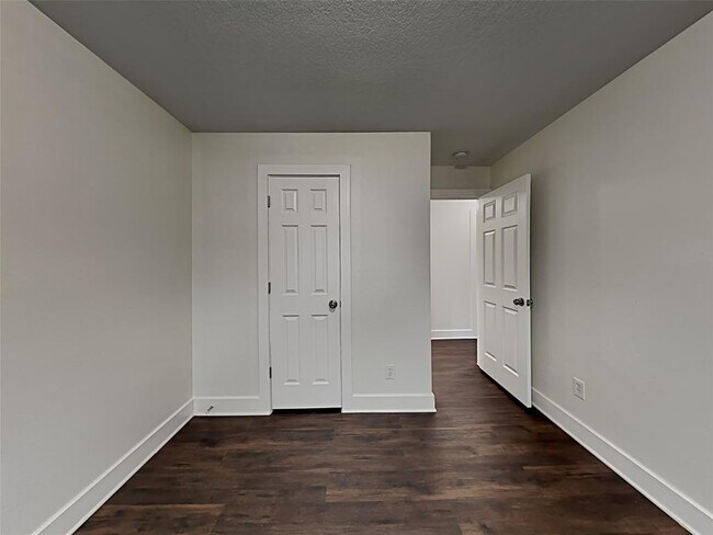 Building Photo - 820 Dragonfly Dr