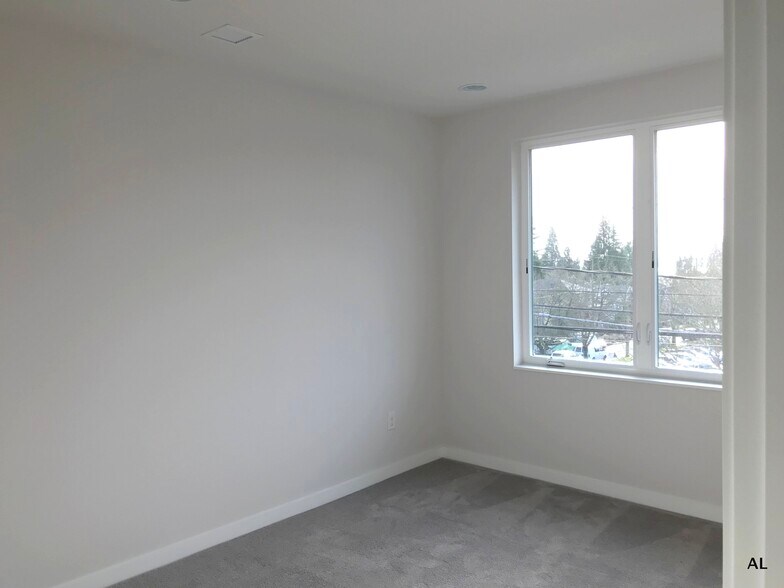 Building Photo - 3300 NE 65th St