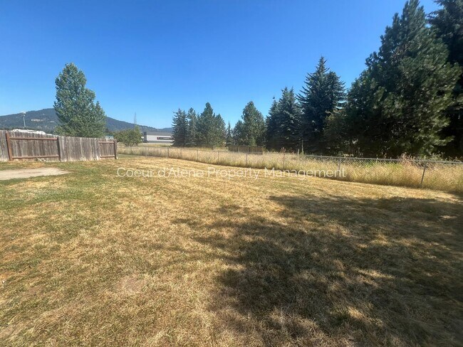 Building Photo - 520-30 Golden Sun