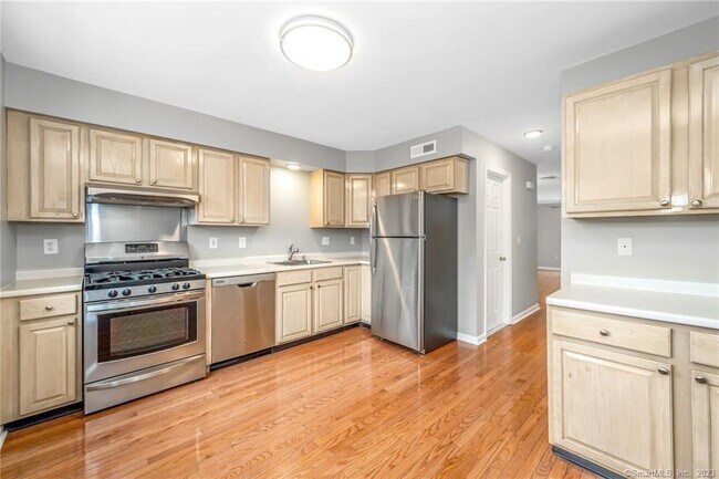 Building Photo - 28 3rd St