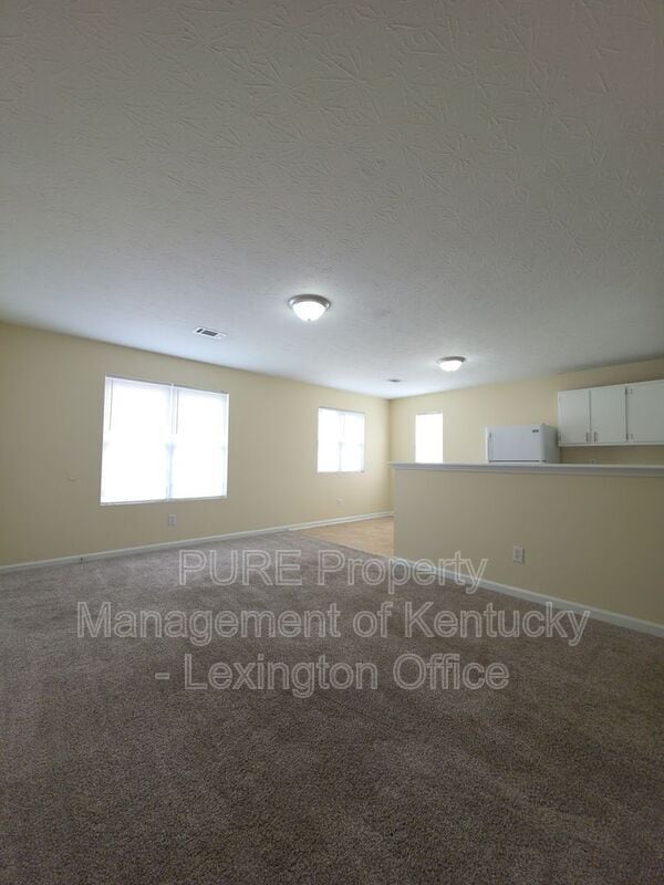 Building Photo - 291 Grinder Ct