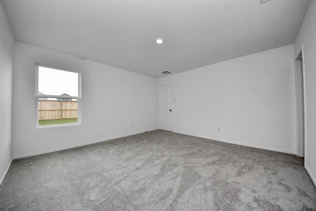 Building Photo - 18036 le gotte