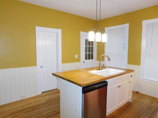 Building Photo - 46 Kingsley Ave