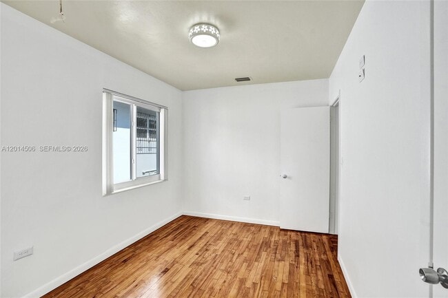Building Photo - 2420 SW 16th St
