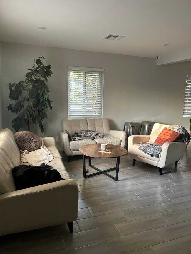 Building Photo - 1516 N Andrews Ave