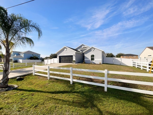 Building Photo - 1045 James Dr