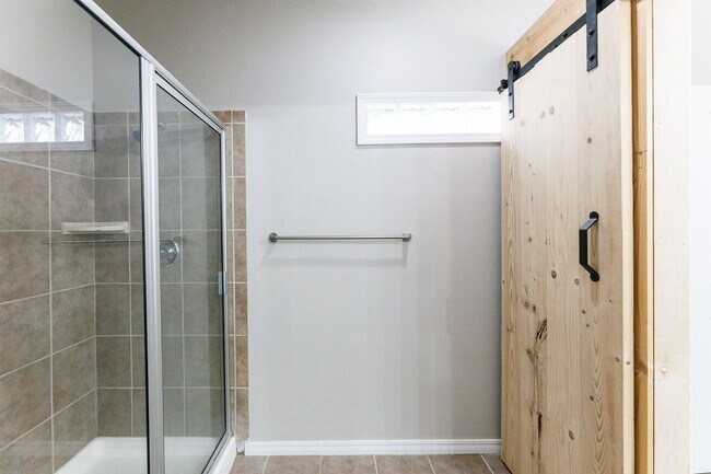 Building Photo - Spacious 3-Bedroom in Gated Community