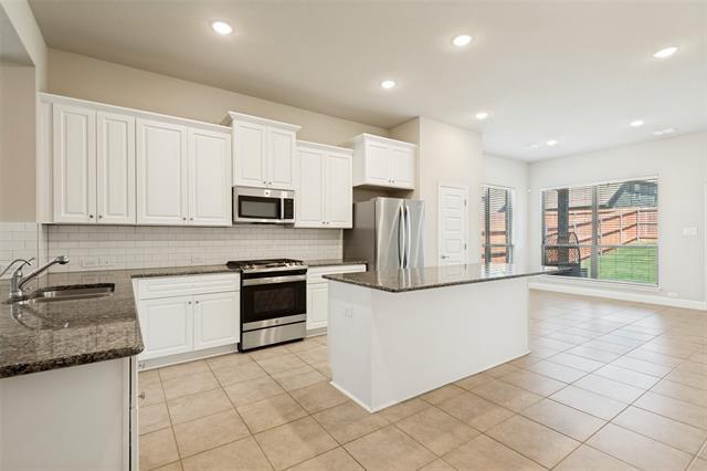 Building Photo - 3909 Chesapeake Ln