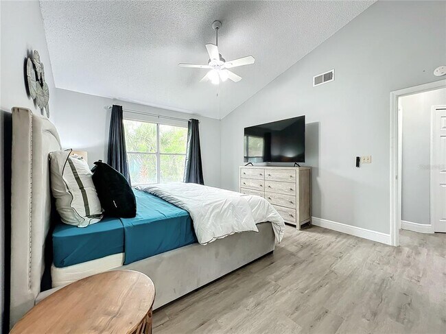 Building Photo - 2731 N Poinciana Blvd