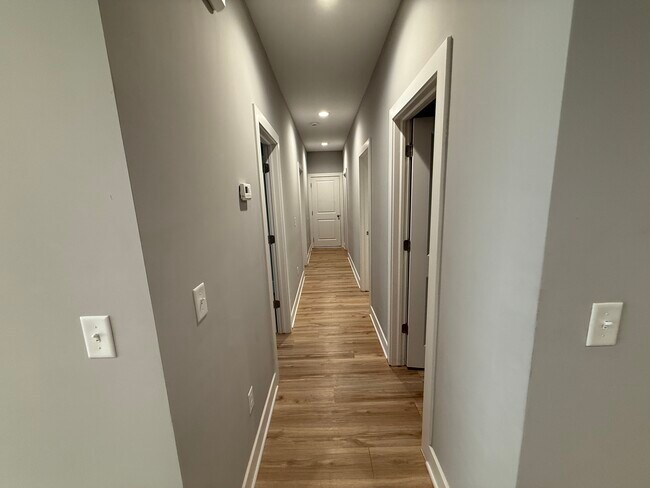 Building Photo - 405 SE 14th St