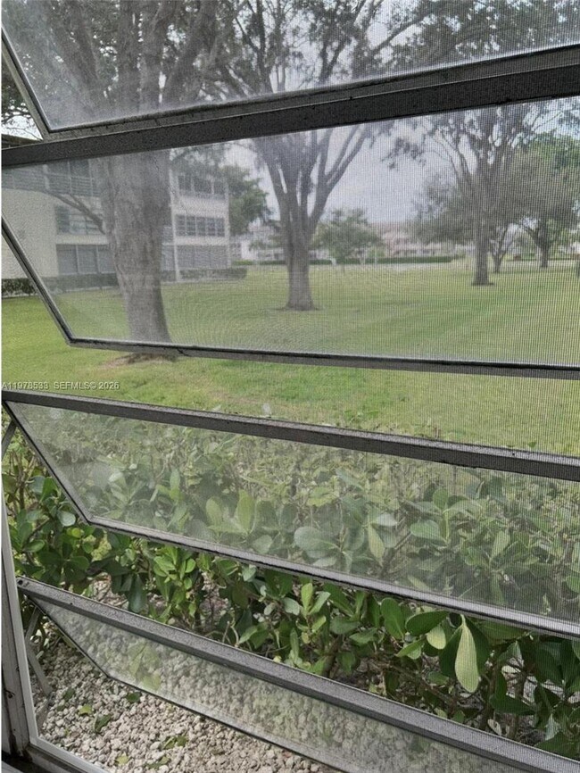 Building Photo - 550 Mansfield M