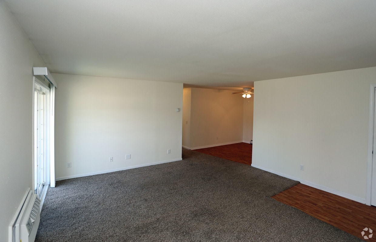 Village Green East Apartments Janesville